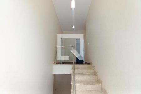 Casa de condomínio à venda com 375m², 4 quartos e 4 vagasEscada 