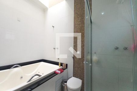 Casa de condomínio à venda com 375m², 4 quartos e 4 vagasBanheiro da Suíte 4