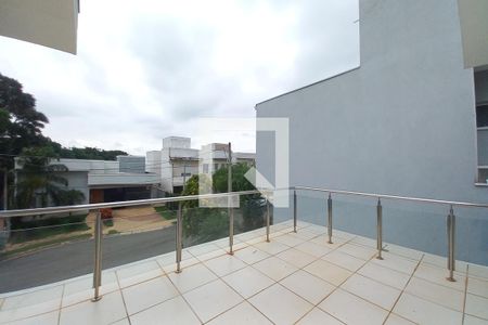 Casa de condomínio à venda com 375m², 4 quartos e 4 vagasVaranda da Suíte 1