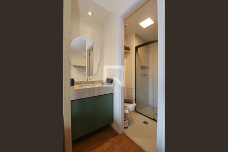 Banheiro de kitnet/studio para alugar com 1 quarto, 24m² em Paraíso, São Paulo