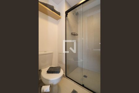 Banheiro de kitnet/studio para alugar com 1 quarto, 24m² em Paraíso, São Paulo