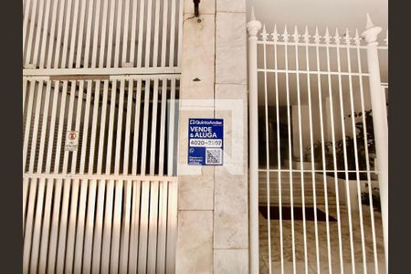 Apartamento para alugar com 181m², 3 quartos e 1 vagaFachada com cartaz QA