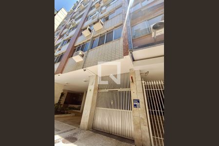 Apartamento para alugar com 181m², 3 quartos e 1 vagaFachada com cartaz QA