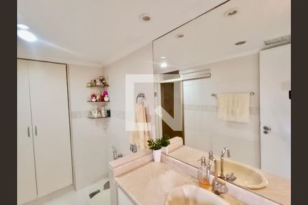 Apartamento para alugar com 181m², 3 quartos e 1 vagaBanheiro social 2