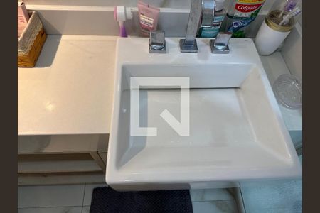 Apartamento à venda com 85m², 3 quartos e 1 vaga Apartamento à venda com 85m², 3 quartos e 1 vagaBanheiro Social