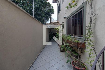 Casa à venda com 139m², 3 quartos e 4 vagasCorredor Externo