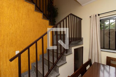 Casa à venda com 139m², 3 quartos e 4 vagasEscada