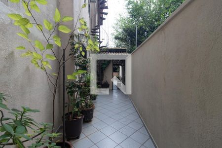 Casa à venda com 139m², 3 quartos e 4 vagasCorredor Externo