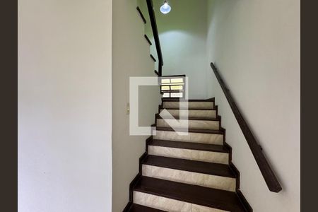 Escada de casa de condomínio para alugar com 3 quartos, 300m² em Barra da Tijuca, Rio de Janeiro