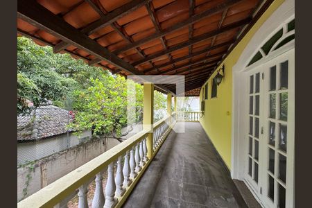 Casa de condomínio para alugar com 300m², 3 quartos e 3 vagasSuíte - Varanda