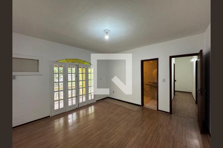 Casa de condomínio para alugar com 300m², 3 quartos e 3 vagasSuíte