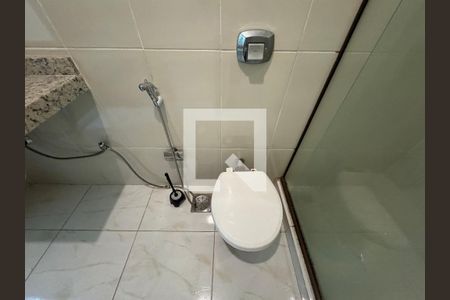 Casa de condomínio para alugar com 300m², 3 quartos e 3 vagasBanheiro Social