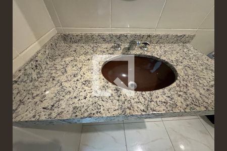 Casa de condomínio para alugar com 300m², 3 quartos e 3 vagasBanheiro Social