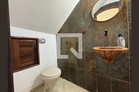 Casa de condomínio para alugar com 300m², 3 quartos e 3 vagasLavabo