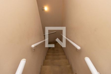 Casa à venda com 114m², 3 quartos e 2 vagas Casa à venda com 114m², 3 quartos e 2 vagasEscada