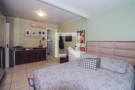 Suíte de casa à venda com 2 quartos, 200m² em Santa Maria Goretti, Porto Alegre