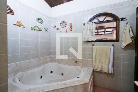 Casa à venda com 380m², 3 quartos e 8 vagasBanheiro da Suíte