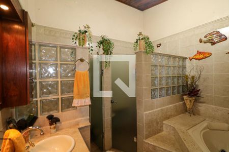 Casa à venda com 380m², 3 quartos e 8 vagasBanheiro da Suíte