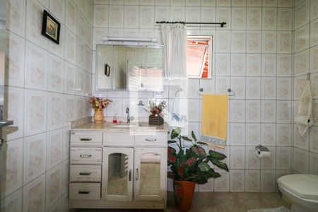 Casa à venda com 380m², 3 quartos e 8 vagasBanheiro da Área de Serviço