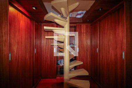 Casa à venda com 380m², 3 quartos e 8 vagasCloset da Suíte