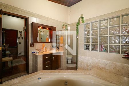 Casa à venda com 380m², 3 quartos e 8 vagasBanheiro da Suíte