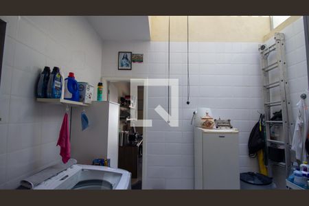 Apartamento à venda com 200m², 3 quartos e 2 vagas Apartamento à venda com 200m², 3 quartos e 2 vagasCozinha e Área de Serviço