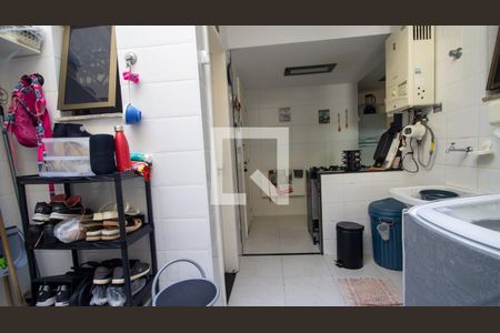 Apartamento à venda com 200m², 3 quartos e 2 vagas Apartamento à venda com 200m², 3 quartos e 2 vagasCozinha e Área de Serviço