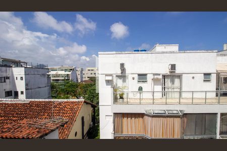 Apartamento à venda com 200m², 3 quartos e 2 vagas Apartamento à venda com 200m², 3 quartos e 2 vagasVista da Varanda dos Fundos