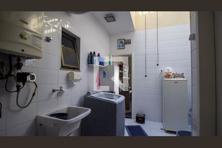 Apartamento à venda com 200m², 3 quartos e 2 vagas Apartamento à venda com 200m², 3 quartos e 2 vagasCozinha e Área de Serviço