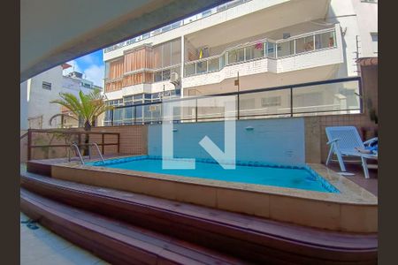 Apartamento à venda com 200m², 3 quartos e 2 vagas Apartamento à venda com 200m², 3 quartos e 2 vagasÁrea Comum - Piscina