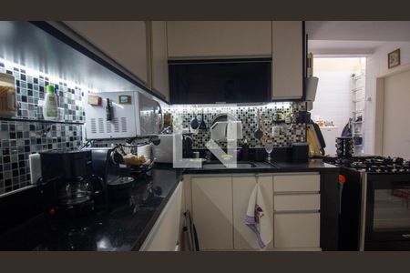 Apartamento à venda com 200m², 3 quartos e 2 vagas Apartamento à venda com 200m², 3 quartos e 2 vagasCozinha e Área de Serviço