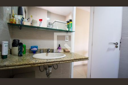 Apartamento à venda com 200m², 3 quartos e 2 vagas Apartamento à venda com 200m², 3 quartos e 2 vagasBanheiro da Suíte 1