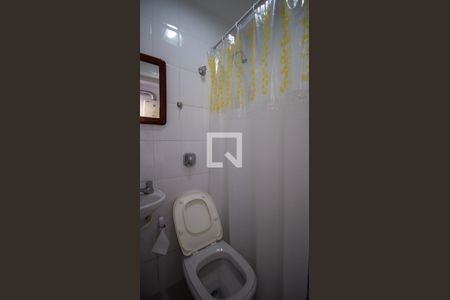 Apartamento à venda com 200m², 3 quartos e 2 vagas Apartamento à venda com 200m², 3 quartos e 2 vagasBanheiro de Serviço