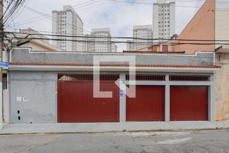 Casa à venda com 230m², 3 quartos e 8 vagasFachada + plaquinha
