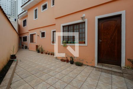 Casa à venda com 230m², 3 quartos e 8 vagasQuintal