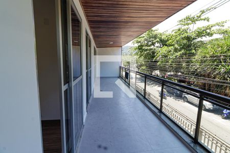 Apartamento à venda com 132m², 3 quartos e 2 vagasVaranda