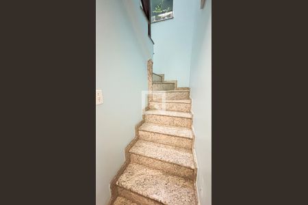 Casa à venda com 315m², 3 quartos e 4 vagas Casa à venda com 315m², 3 quartos e 4 vagasEscada