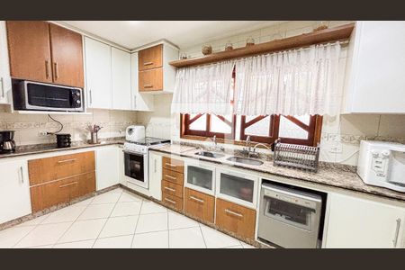 Casa à venda com 315m², 3 quartos e 4 vagas Casa à venda com 315m², 3 quartos e 4 vagasCozinha
