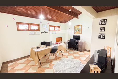 Casa à venda com 315m², 3 quartos e 4 vagas Casa à venda com 315m², 3 quartos e 4 vagasSótão - Escritório