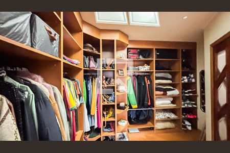 Casa à venda com 315m², 3 quartos e 4 vagas Casa à venda com 315m², 3 quartos e 4 vagasCloset da suíte 1