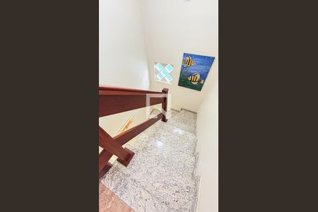 Casa à venda com 315m², 3 quartos e 4 vagas Casa à venda com 315m², 3 quartos e 4 vagasEscada para Sótão - Escritório