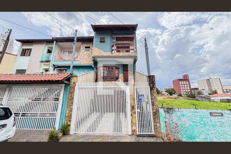 Casa à venda com 315m², 3 quartos e 4 vagas Casa à venda com 315m², 3 quartos e 4 vagasFachada e placa