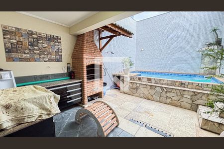 Casa à venda com 315m², 3 quartos e 4 vagas Casa à venda com 315m², 3 quartos e 4 vagasQuintal - Churrasqueira - Área de Serviço