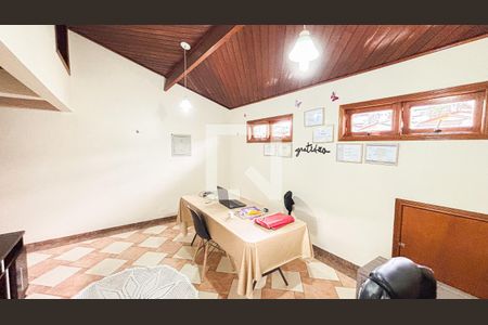 Casa à venda com 315m², 3 quartos e 4 vagas Casa à venda com 315m², 3 quartos e 4 vagasSótão - Escritório
