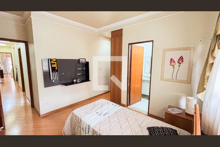 Casa à venda com 315m², 3 quartos e 4 vagas Casa à venda com 315m², 3 quartos e 4 vagasSuíte 3