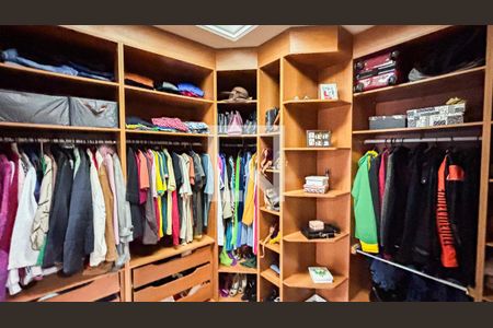 Casa à venda com 315m², 3 quartos e 4 vagas Casa à venda com 315m², 3 quartos e 4 vagasCloset da suíte 1