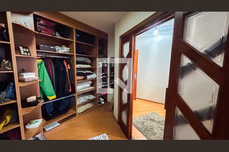 Casa à venda com 315m², 3 quartos e 4 vagas Casa à venda com 315m², 3 quartos e 4 vagasCloset da suíte 1