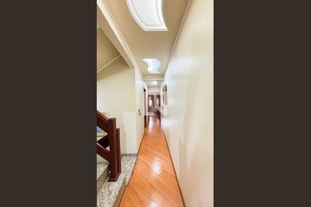 Casa à venda com 315m², 3 quartos e 4 vagas Casa à venda com 315m², 3 quartos e 4 vagasCorredor