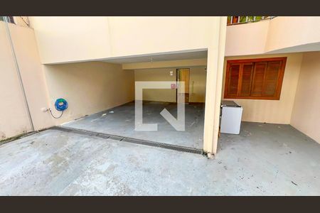 Casa à venda com 317m², 4 quartos e 4 vagas Casa à venda com 317m², 4 quartos e 4 vagasÁrea comum