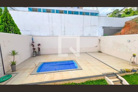 Casa à venda com 317m², 4 quartos e 4 vagas Casa à venda com 317m², 4 quartos e 4 vagasÁrea comum